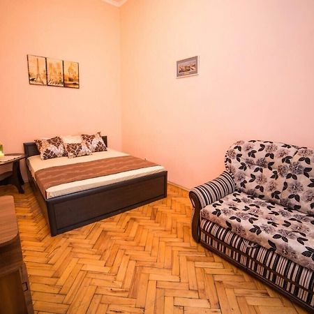Apartment On Teatralna 7 Leopoli Esterno foto